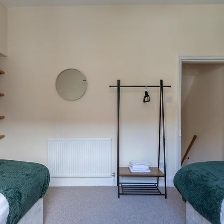 Milton Stays: Cosy City Centre House with Garden and Parking York Exterior photo