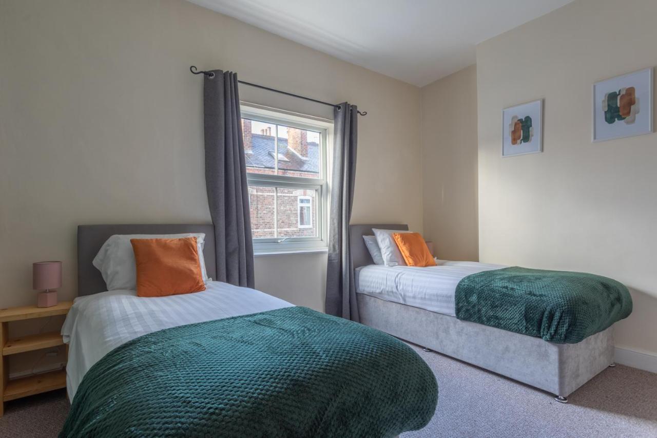 Milton Stays: Cosy City Centre House with Garden and Parking York Exterior photo