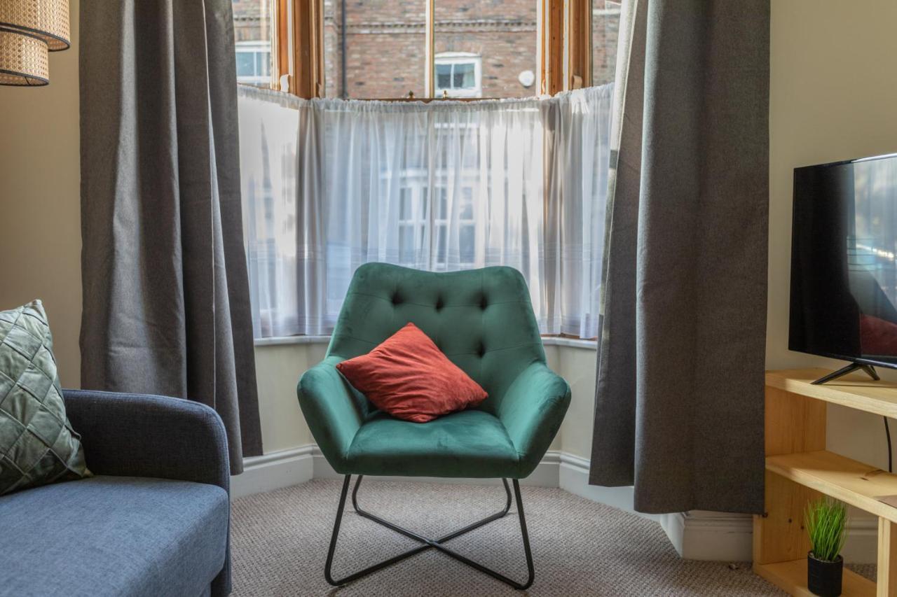 Milton Stays: Cosy City Centre House with Garden and Parking York Exterior photo